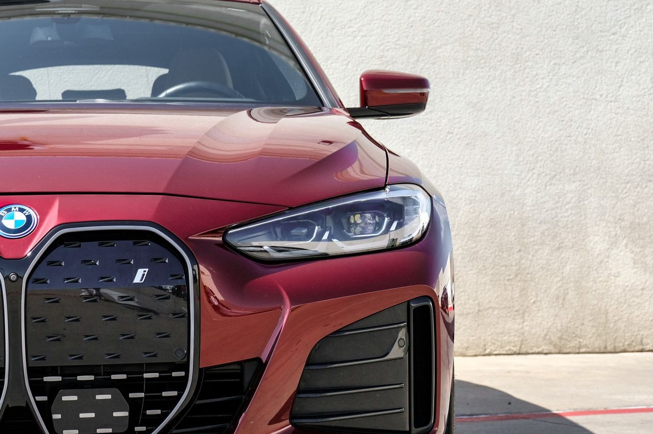 BMW i4 Vehicle Main Gallery Image 50