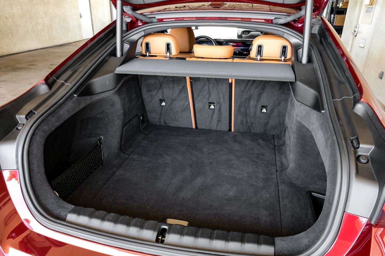 BMW i4 Vehicle Main Gallery Image 52