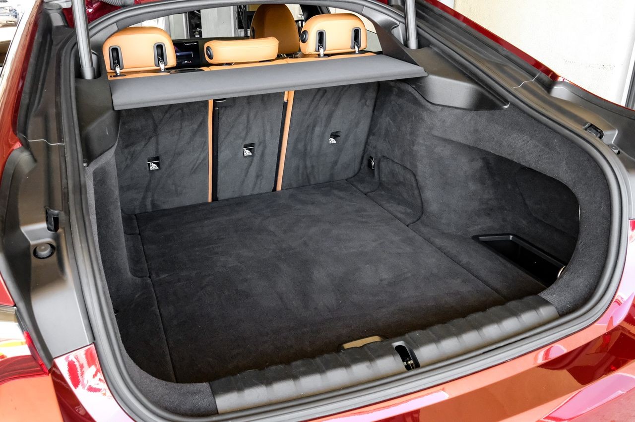 BMW i4 Vehicle Main Gallery Image 53