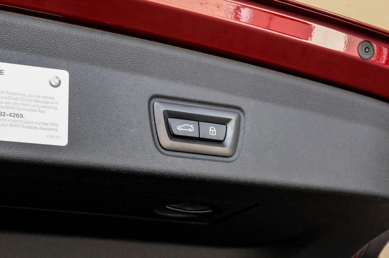 BMW i4 Vehicle Main Gallery Image 54