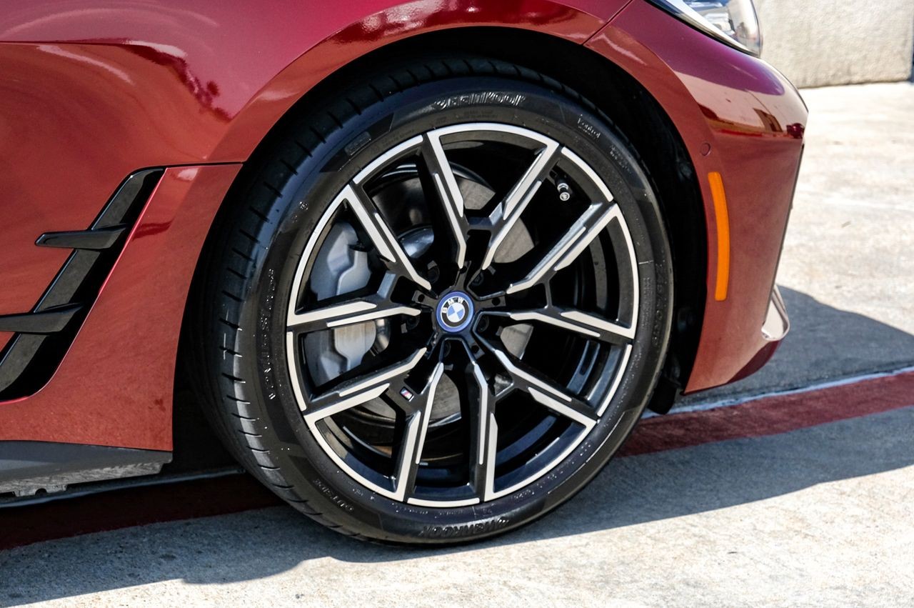 BMW i4 Vehicle Main Gallery Image 56