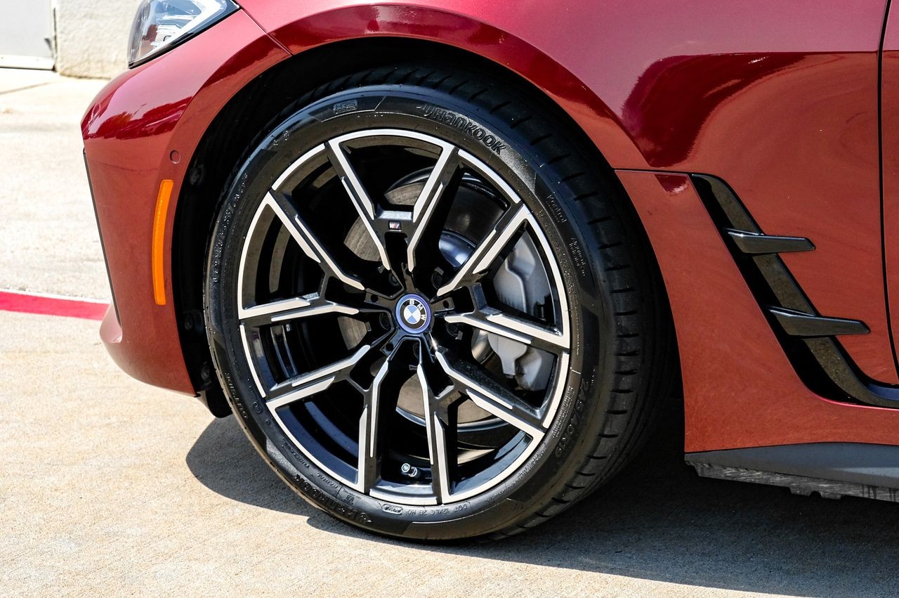 BMW i4 Vehicle Main Gallery Image 57