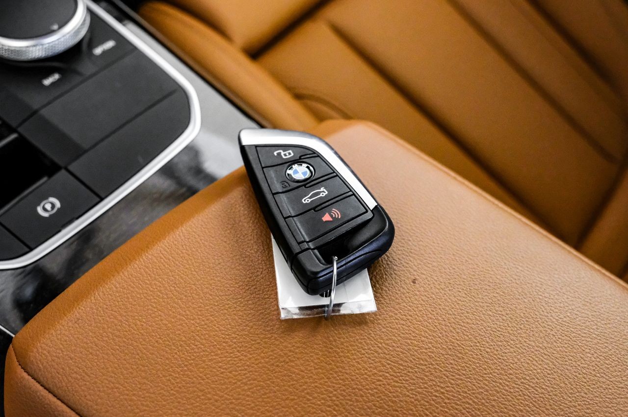 BMW i4 Vehicle Main Gallery Image 59