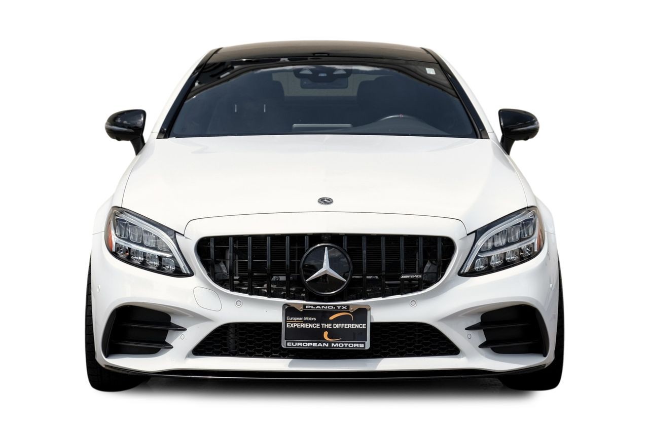 Mercedes-Benz C-Class Vehicle Main Gallery Image 06