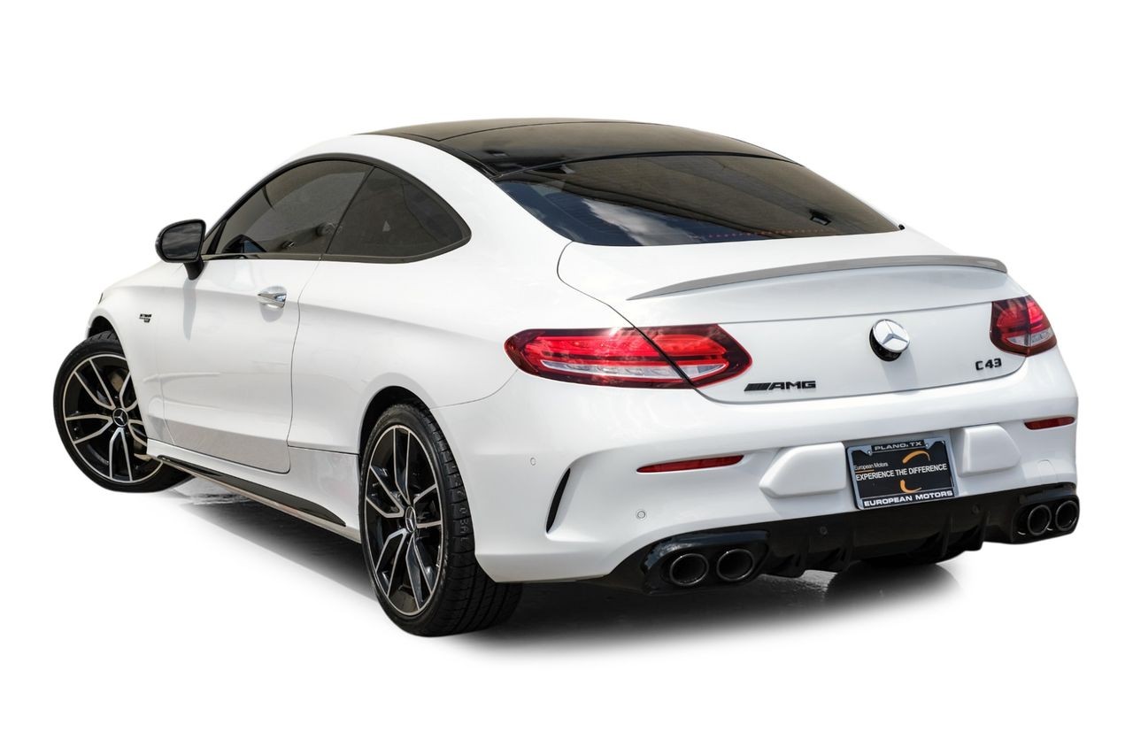 Mercedes-Benz C-Class Vehicle Main Gallery Image 11