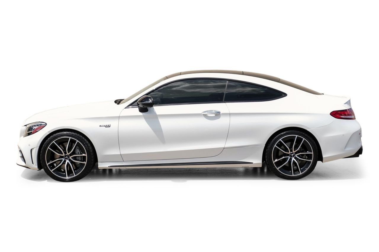 Mercedes-Benz C-Class Vehicle Main Gallery Image 12