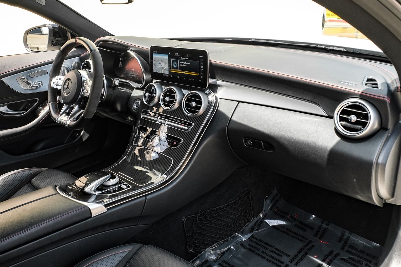 Mercedes-Benz C-Class Vehicle Main Gallery Image 13
