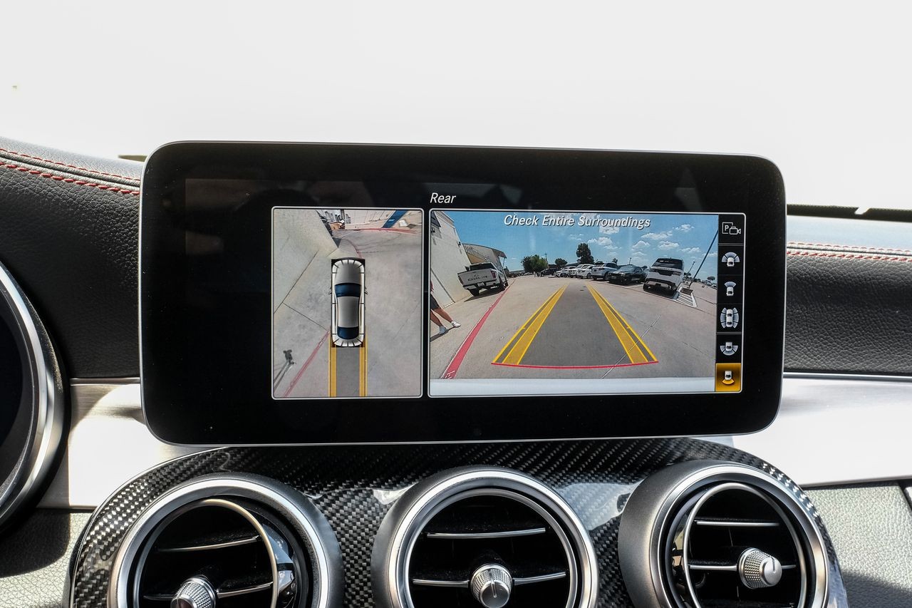 Mercedes-Benz C-Class Vehicle Main Gallery Image 21