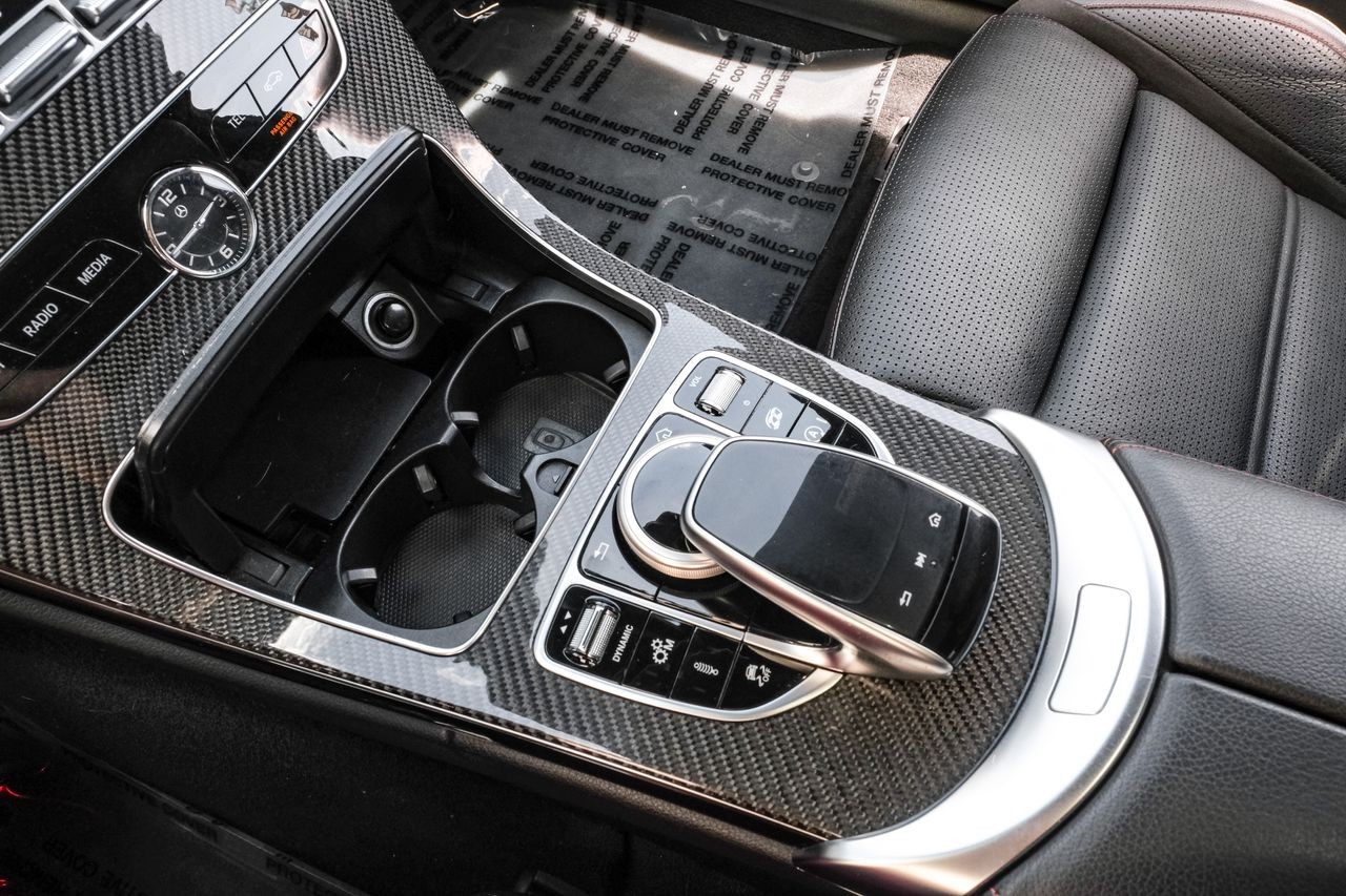 Mercedes-Benz C-Class Vehicle Main Gallery Image 24