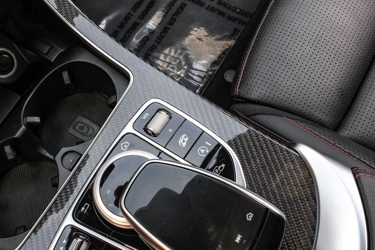 Mercedes-Benz C-Class Vehicle Main Gallery Image 26