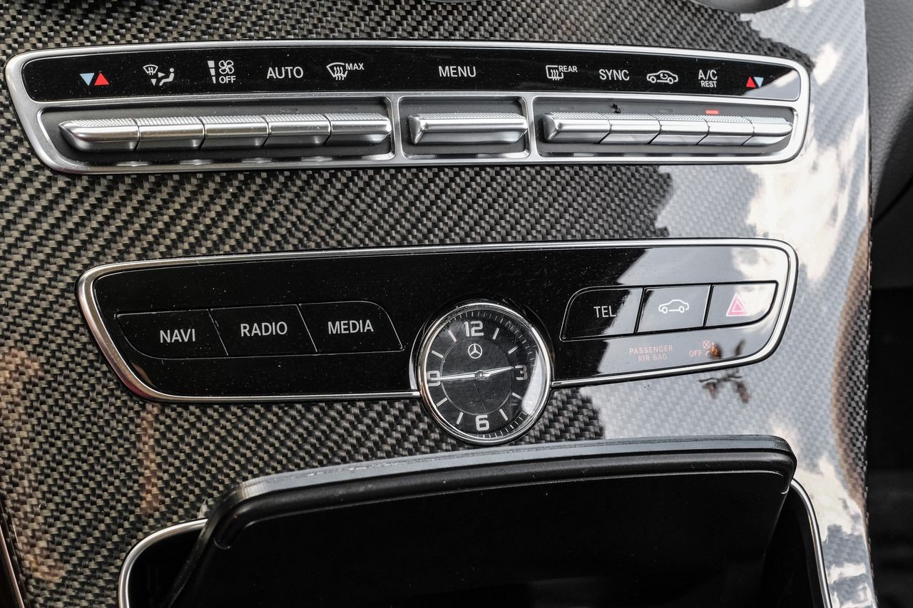 Mercedes-Benz C-Class Vehicle Main Gallery Image 27