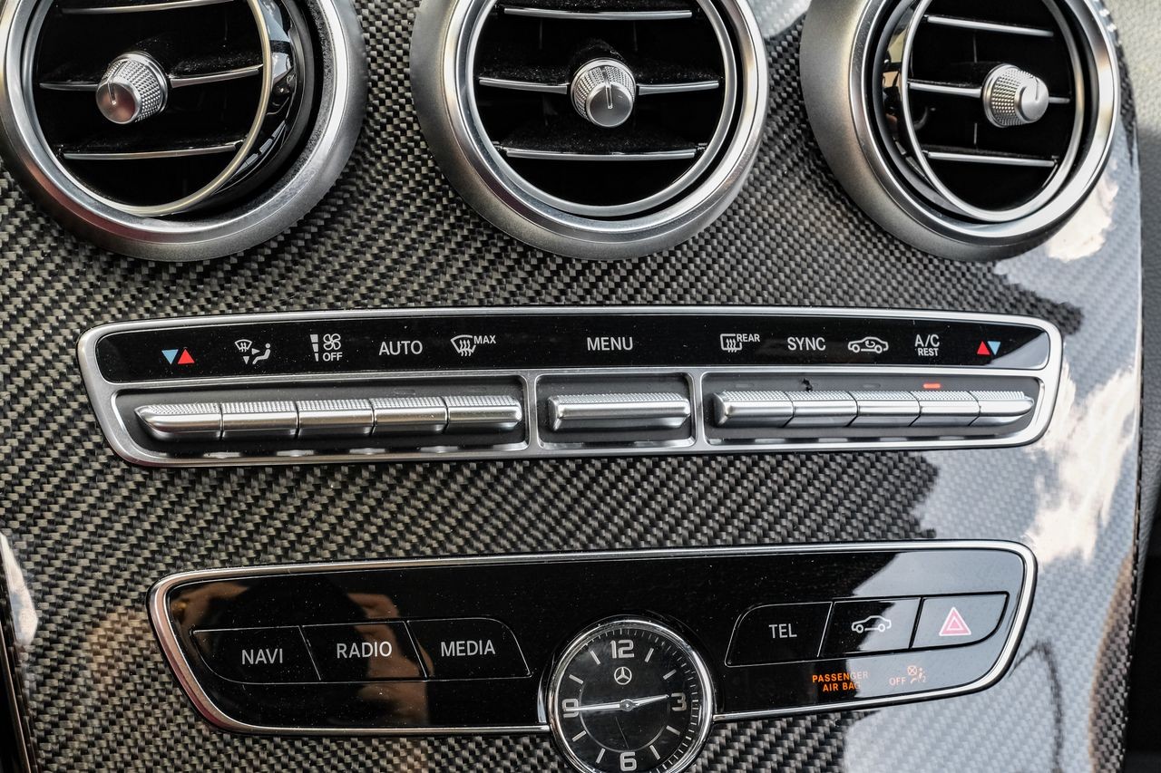 Mercedes-Benz C-Class Vehicle Main Gallery Image 28