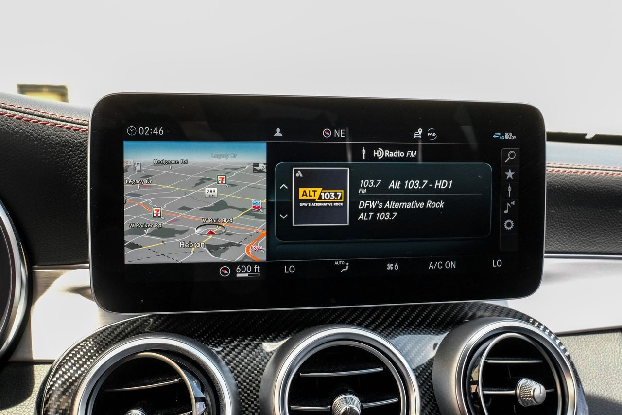 Mercedes-Benz C-Class Vehicle Main Gallery Image 30