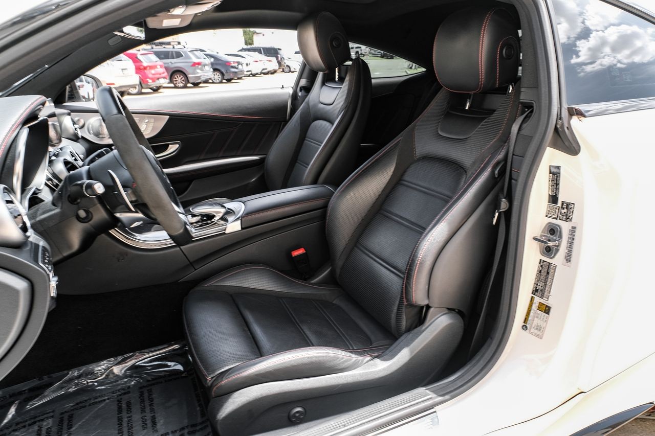 Mercedes-Benz C-Class Vehicle Main Gallery Image 32