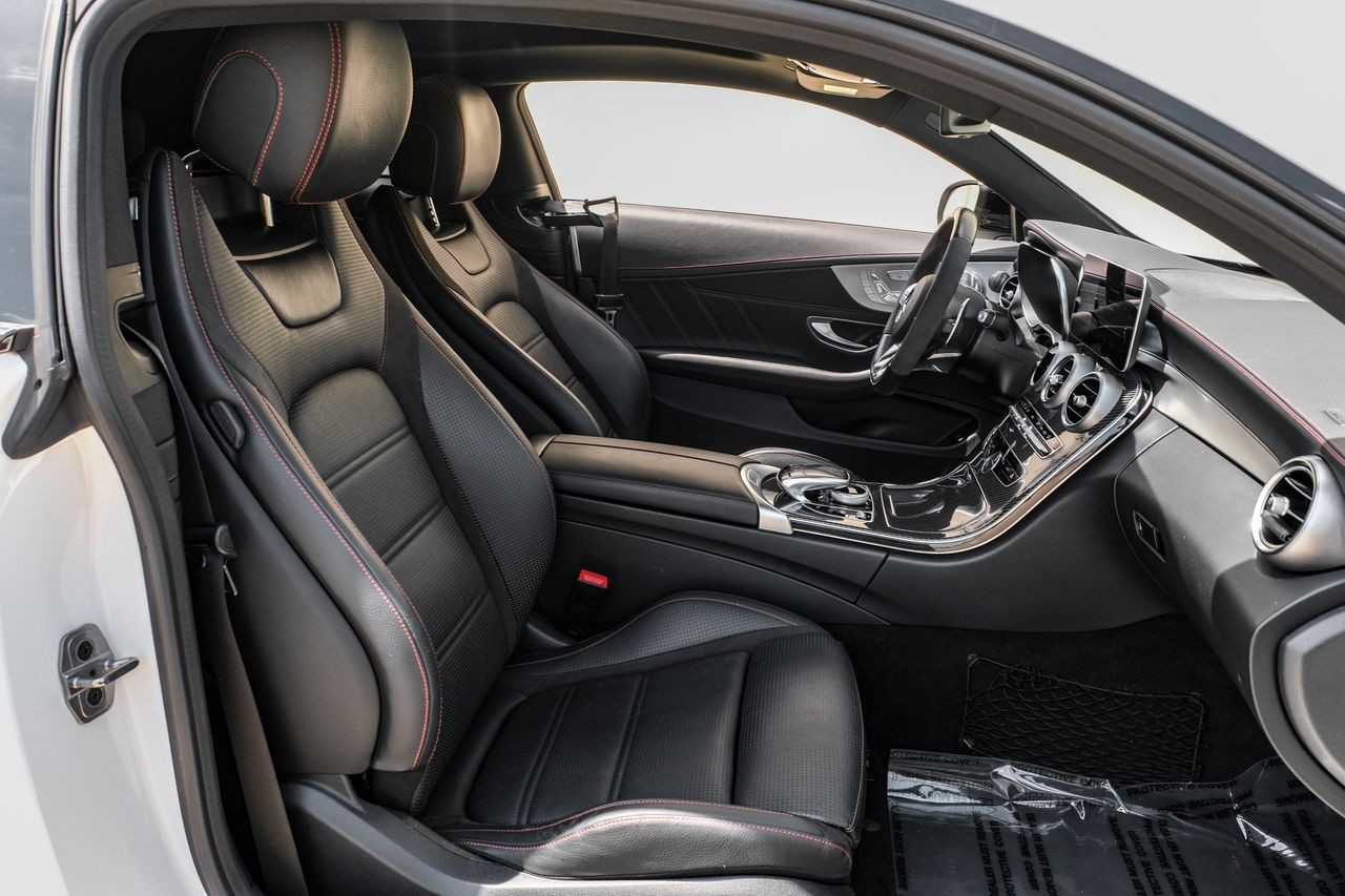Mercedes-Benz C-Class Vehicle Main Gallery Image 33