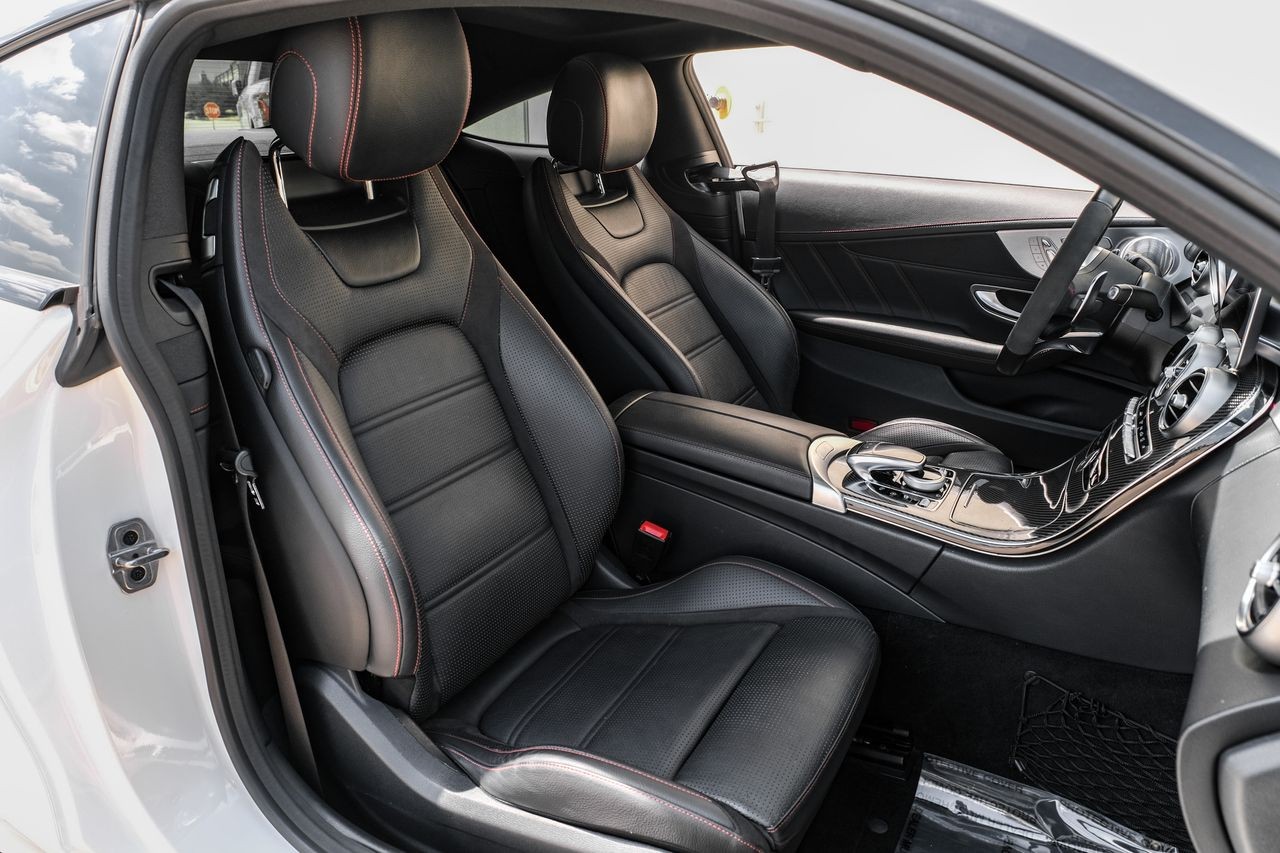 Mercedes-Benz C-Class Vehicle Main Gallery Image 34