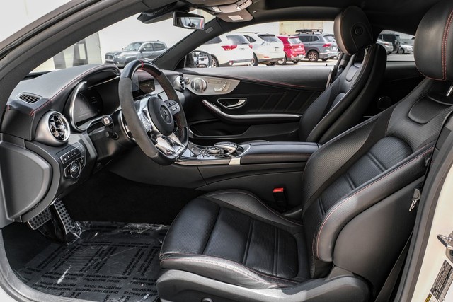 Mercedes-Benz C-Class Vehicle Main Gallery Image 04