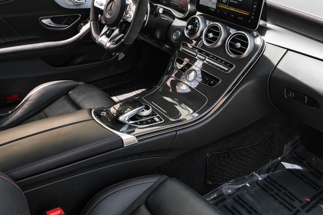 Mercedes-Benz C-Class Vehicle Main Gallery Image 22
