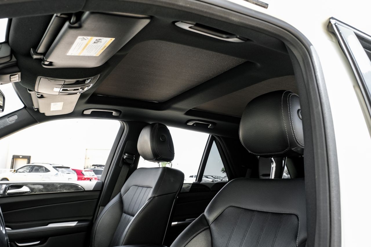 Mercedes-Benz GLE 350 Vehicle Main Gallery Image 05