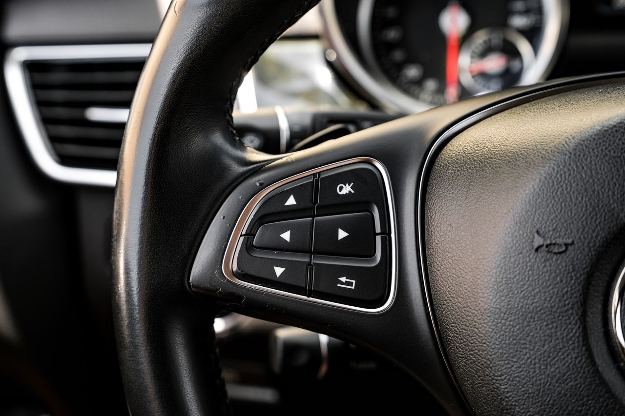 Mercedes-Benz GLE 350 Vehicle Main Gallery Image 17