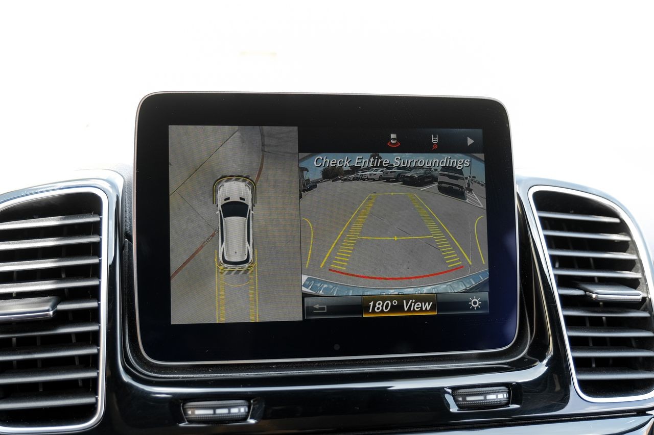 Mercedes-Benz GLE 350 Vehicle Main Gallery Image 22