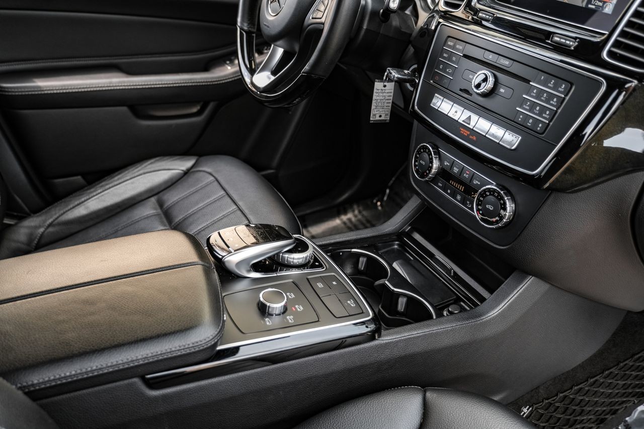 Mercedes-Benz GLE 350 Vehicle Main Gallery Image 23