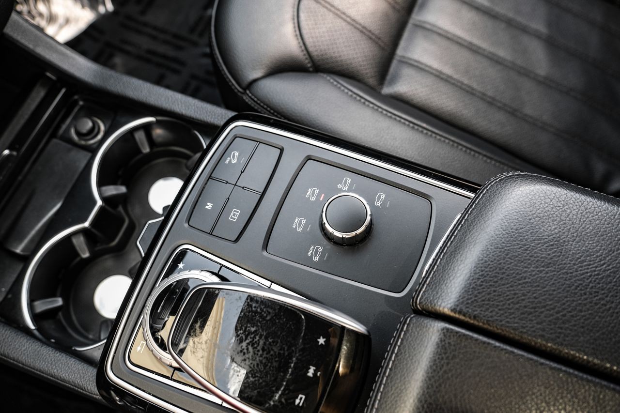 Mercedes-Benz GLE 350 Vehicle Main Gallery Image 26