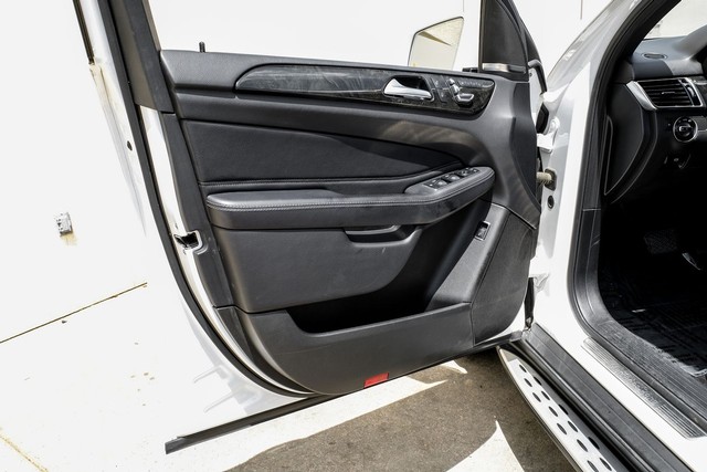 Mercedes-Benz GLE 350 Vehicle Main Gallery Image 40