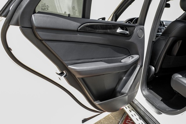 Mercedes-Benz GLE 350 Vehicle Main Gallery Image 43