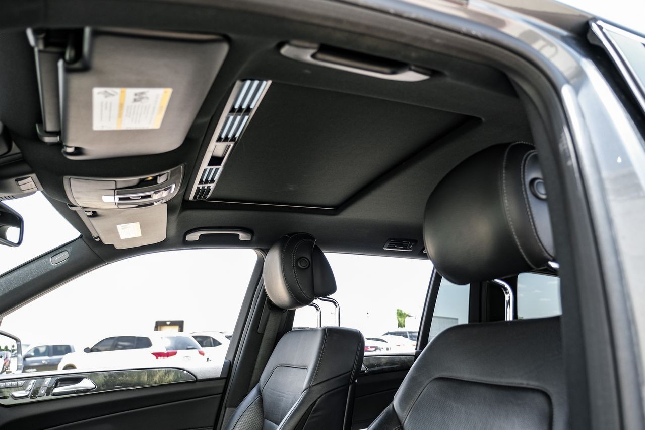 Mercedes-Benz GLS 550 Vehicle Main Gallery Image 05