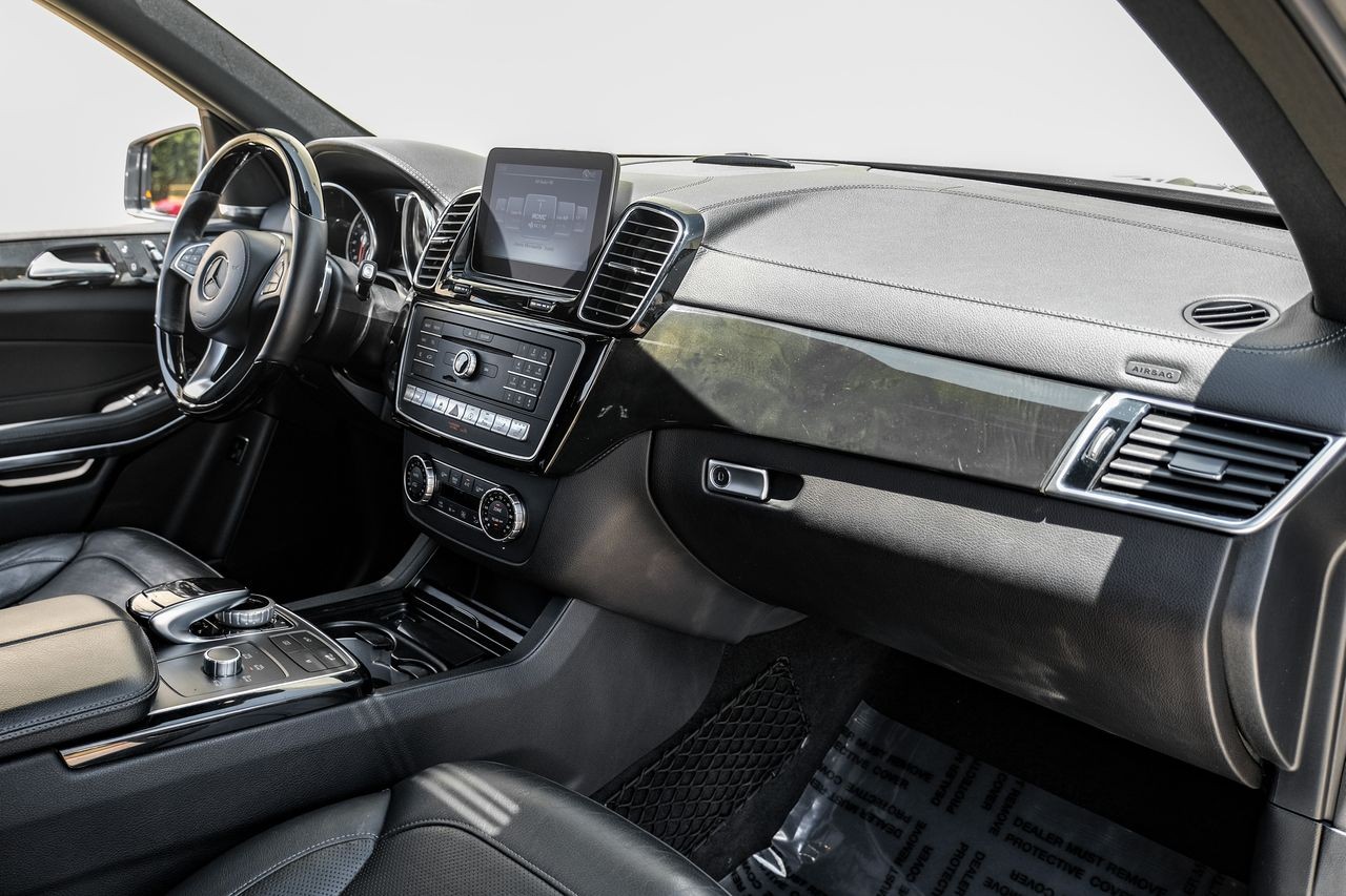 Mercedes-Benz GLS 550 Vehicle Main Gallery Image 12