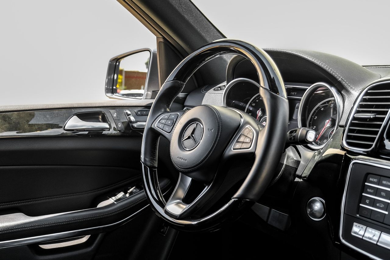 Mercedes-Benz GLS 550 Vehicle Main Gallery Image 13