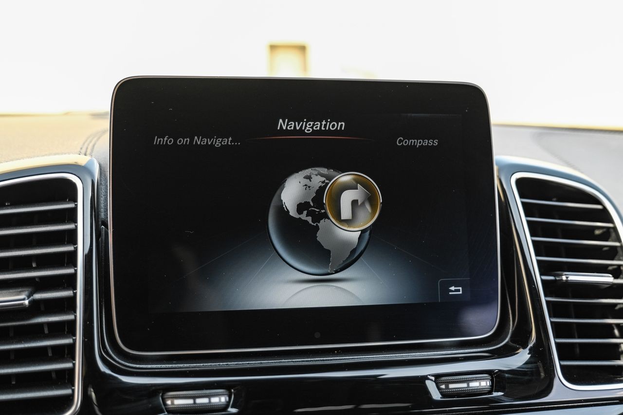 Mercedes-Benz GLS 550 Vehicle Main Gallery Image 22