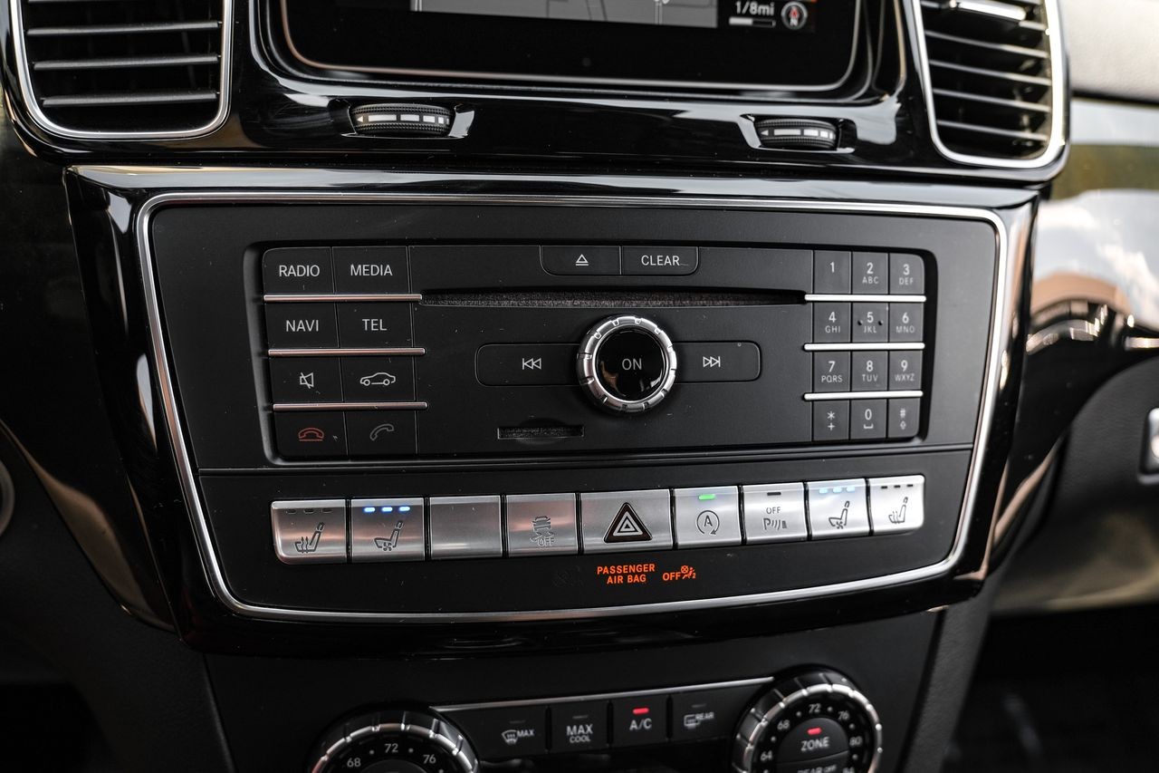 Mercedes-Benz GLS 550 Vehicle Main Gallery Image 27