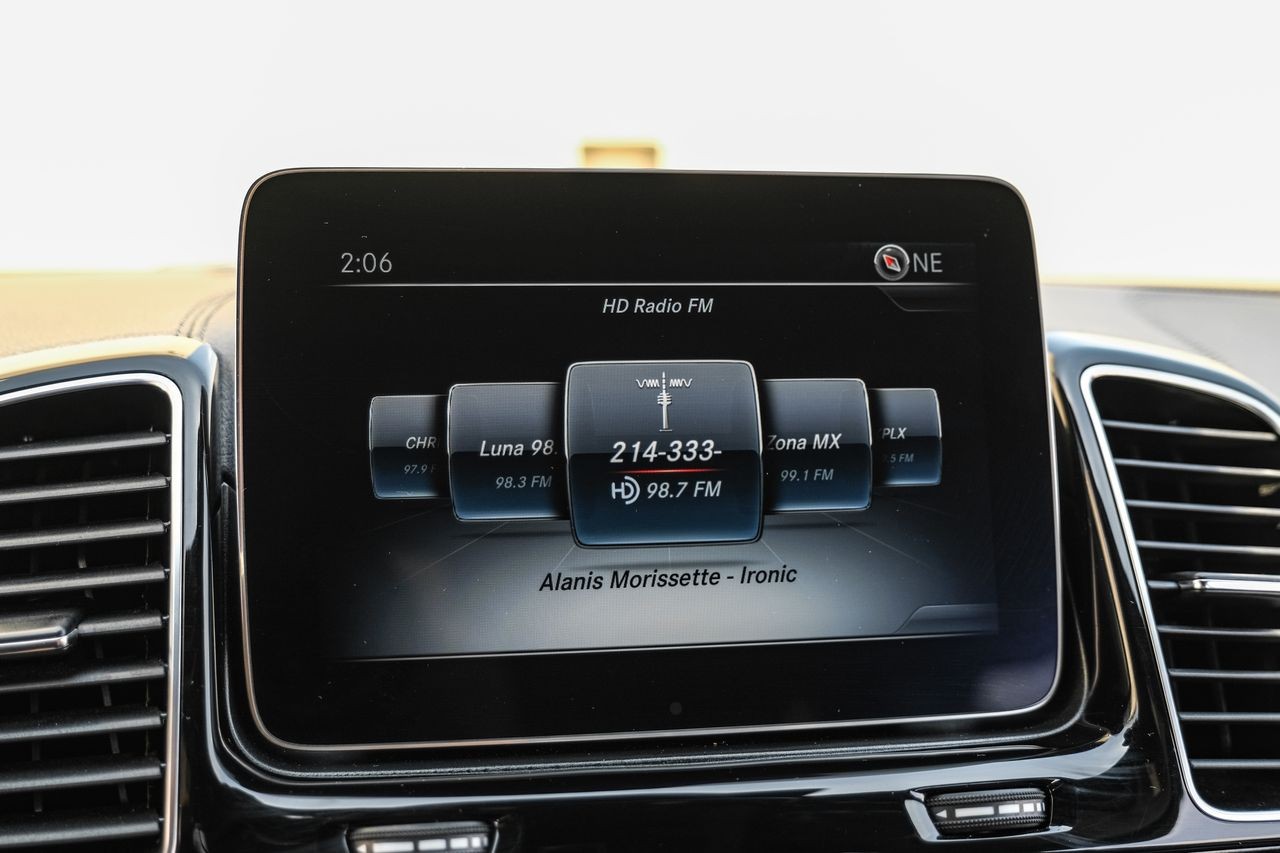 Mercedes-Benz GLS 550 Vehicle Main Gallery Image 30