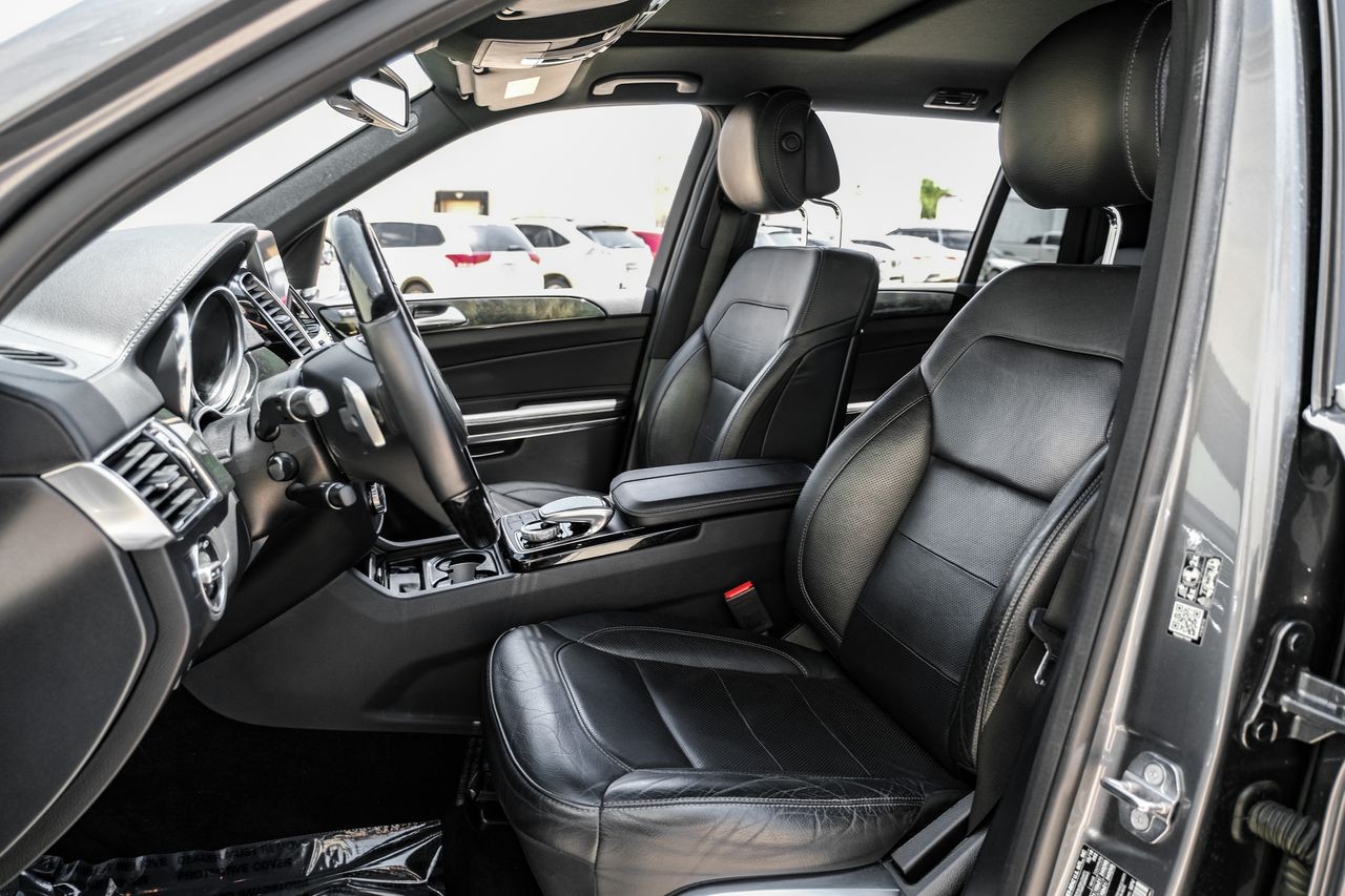 Mercedes-Benz GLS 550 Vehicle Main Gallery Image 31