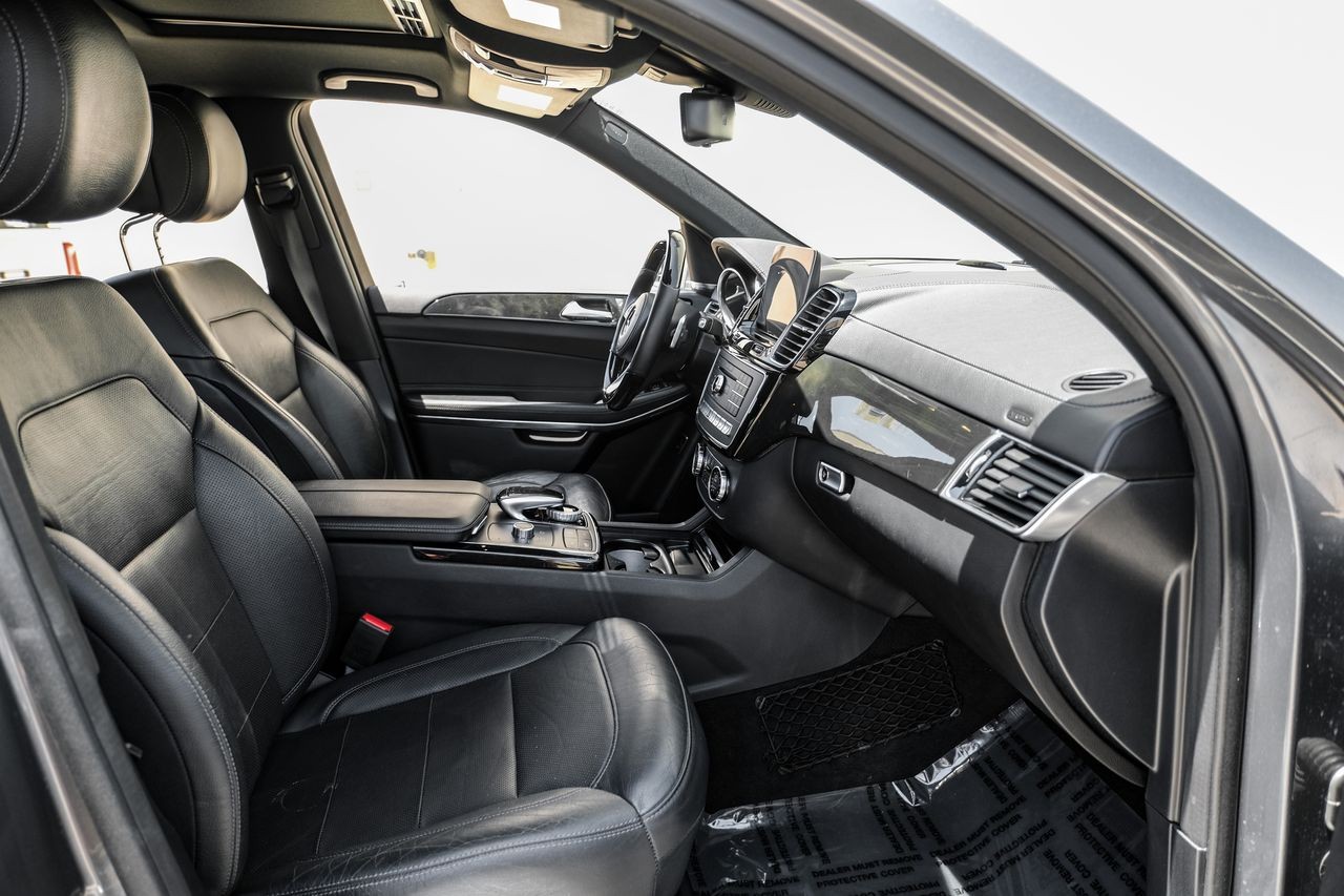 Mercedes-Benz GLS 550 Vehicle Main Gallery Image 32