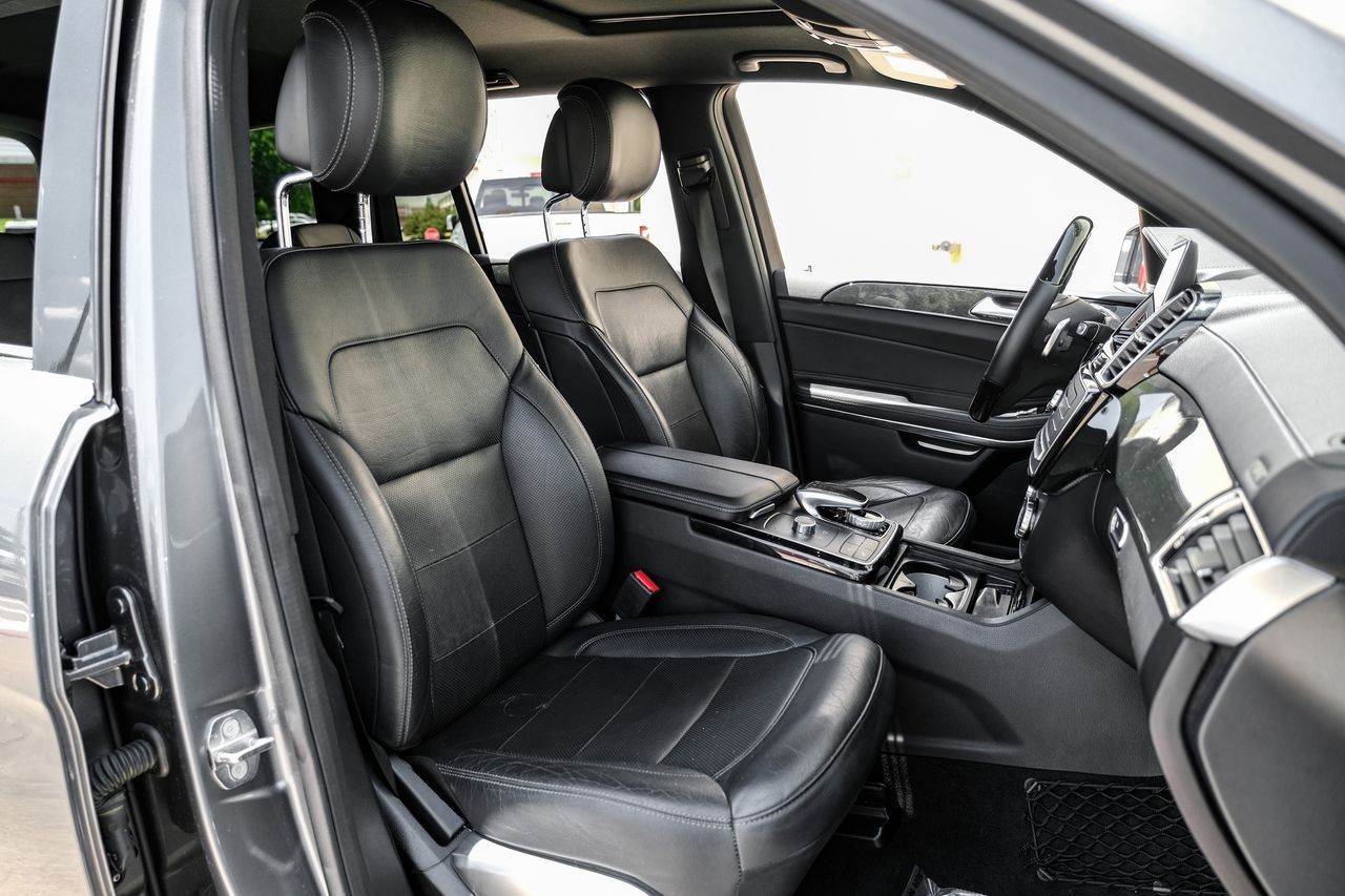 Mercedes-Benz GLS 550 Vehicle Main Gallery Image 33