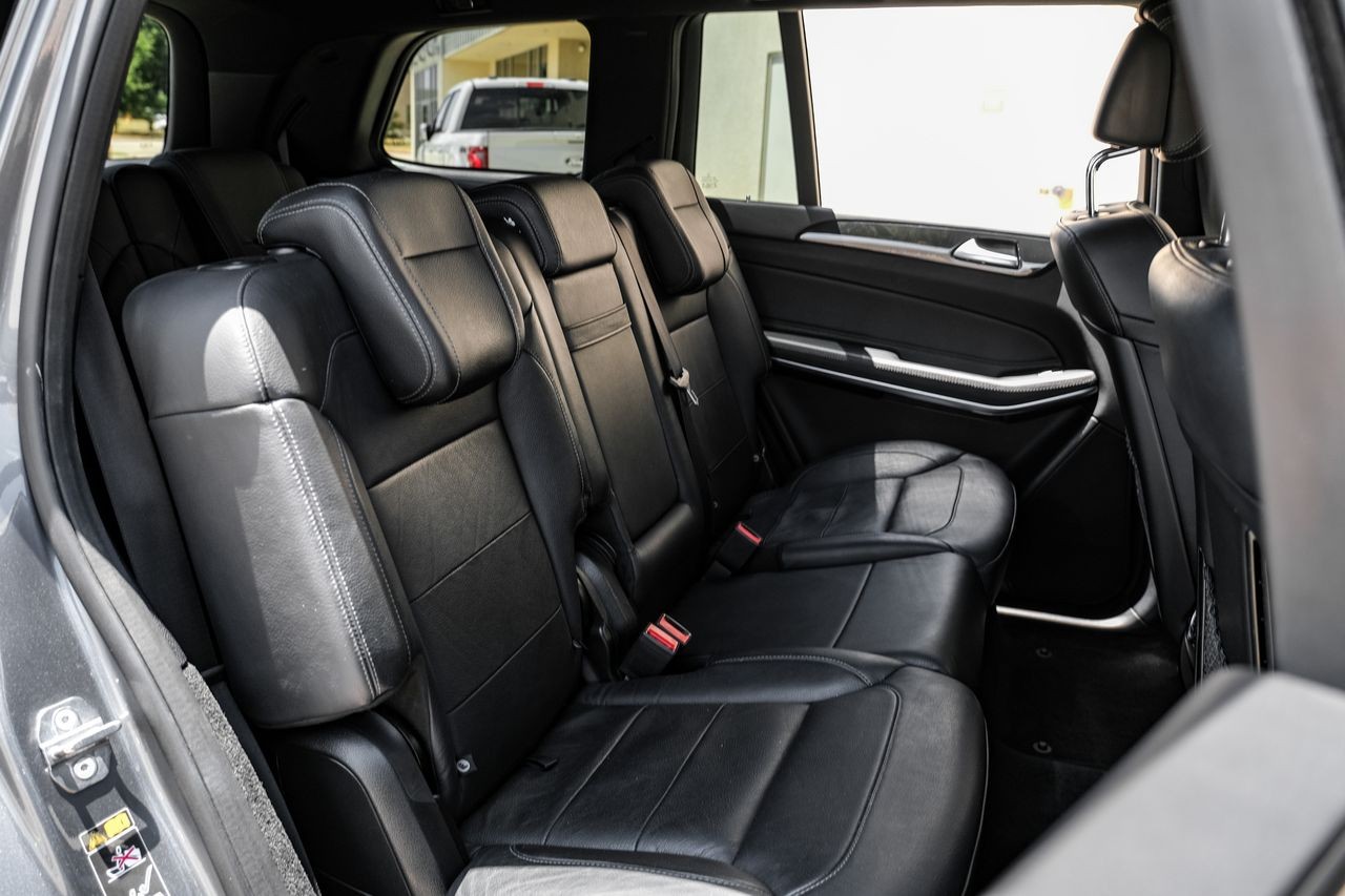 Mercedes-Benz GLS 550 Vehicle Main Gallery Image 34