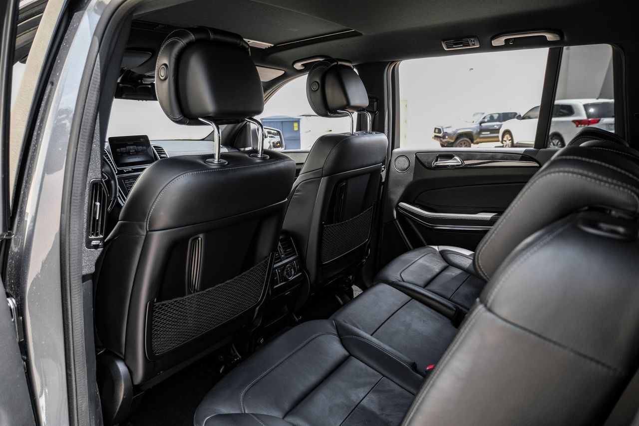 Mercedes-Benz GLS 550 Vehicle Main Gallery Image 37