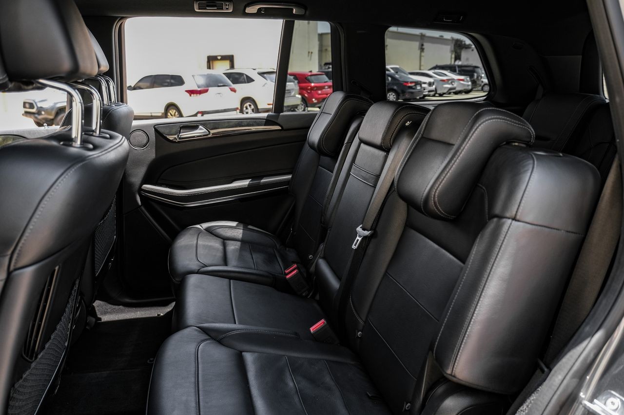 Mercedes-Benz GLS 550 Vehicle Main Gallery Image 38