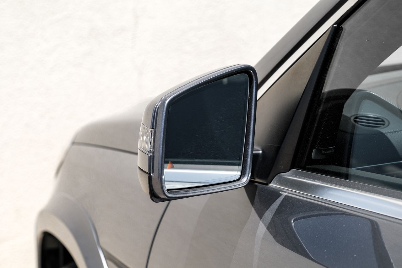 Mercedes-Benz GLS 550 Vehicle Main Gallery Image 40