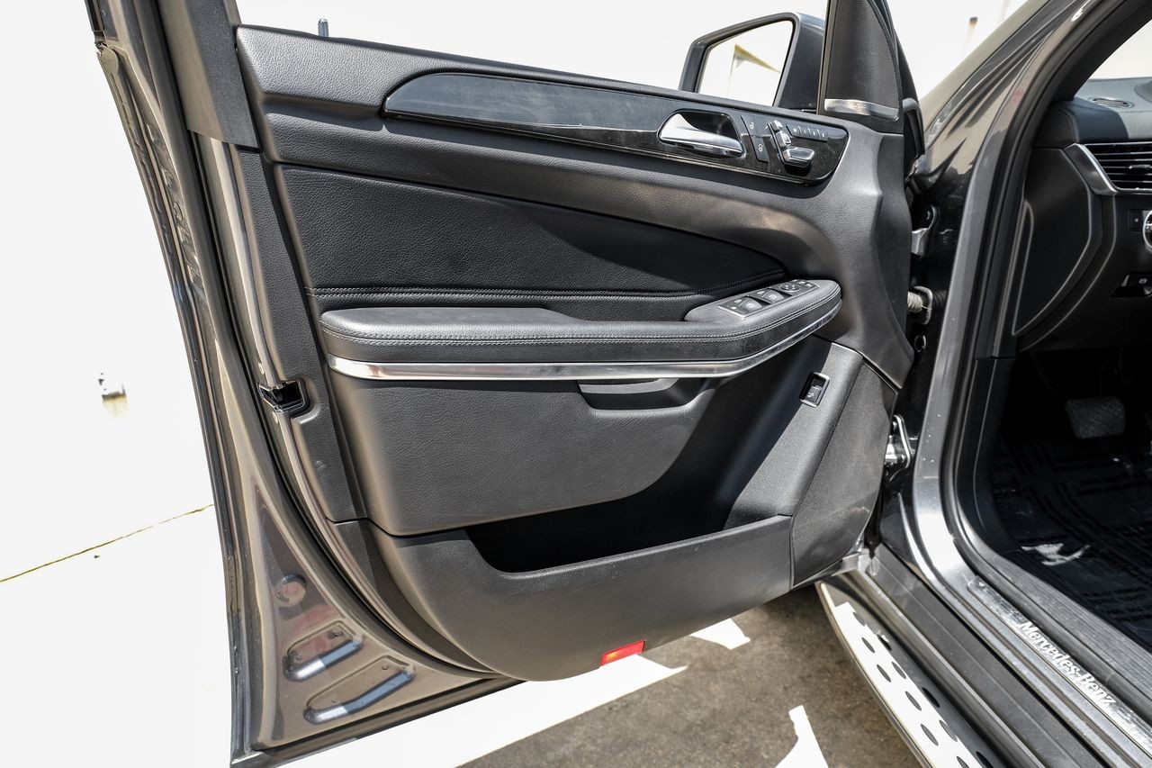 Mercedes-Benz GLS 550 Vehicle Main Gallery Image 41