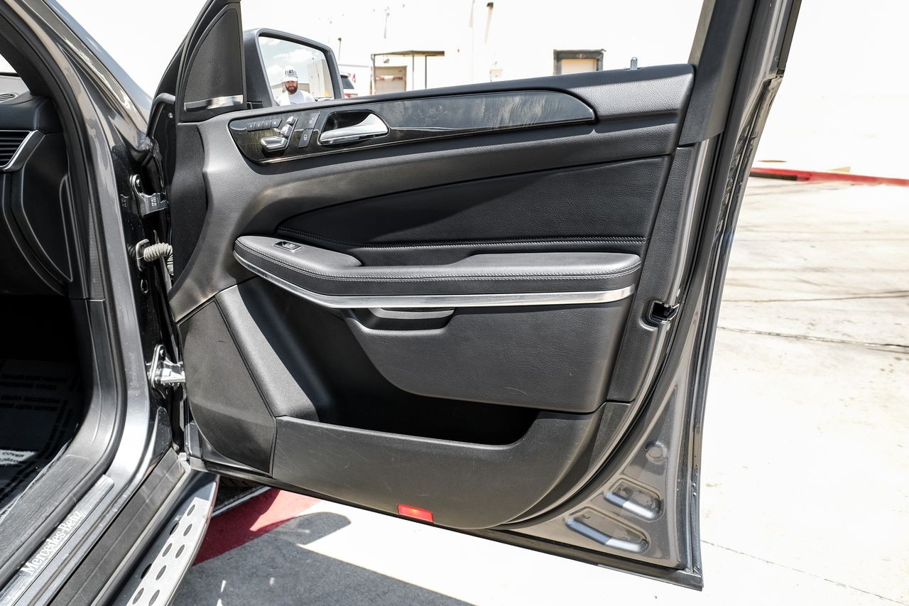Mercedes-Benz GLS 550 Vehicle Main Gallery Image 44
