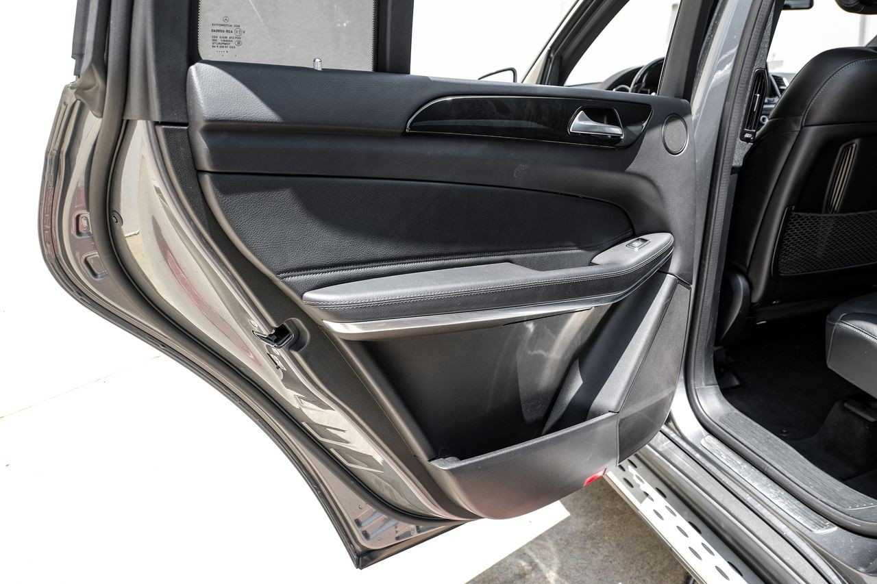 Mercedes-Benz GLS 550 Vehicle Main Gallery Image 45