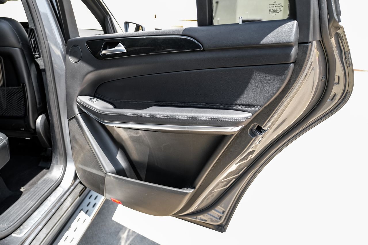 Mercedes-Benz GLS 550 Vehicle Main Gallery Image 46