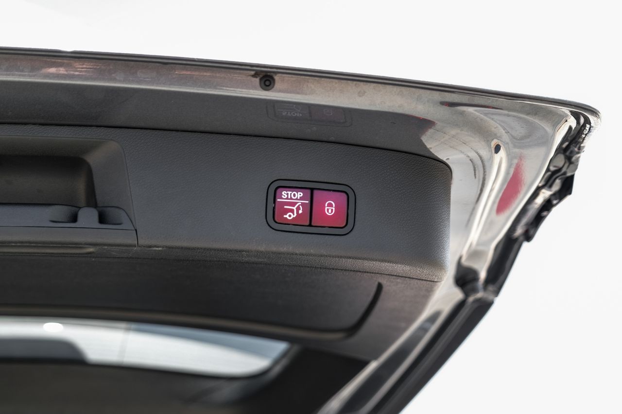 Mercedes-Benz GLS 550 Vehicle Main Gallery Image 51