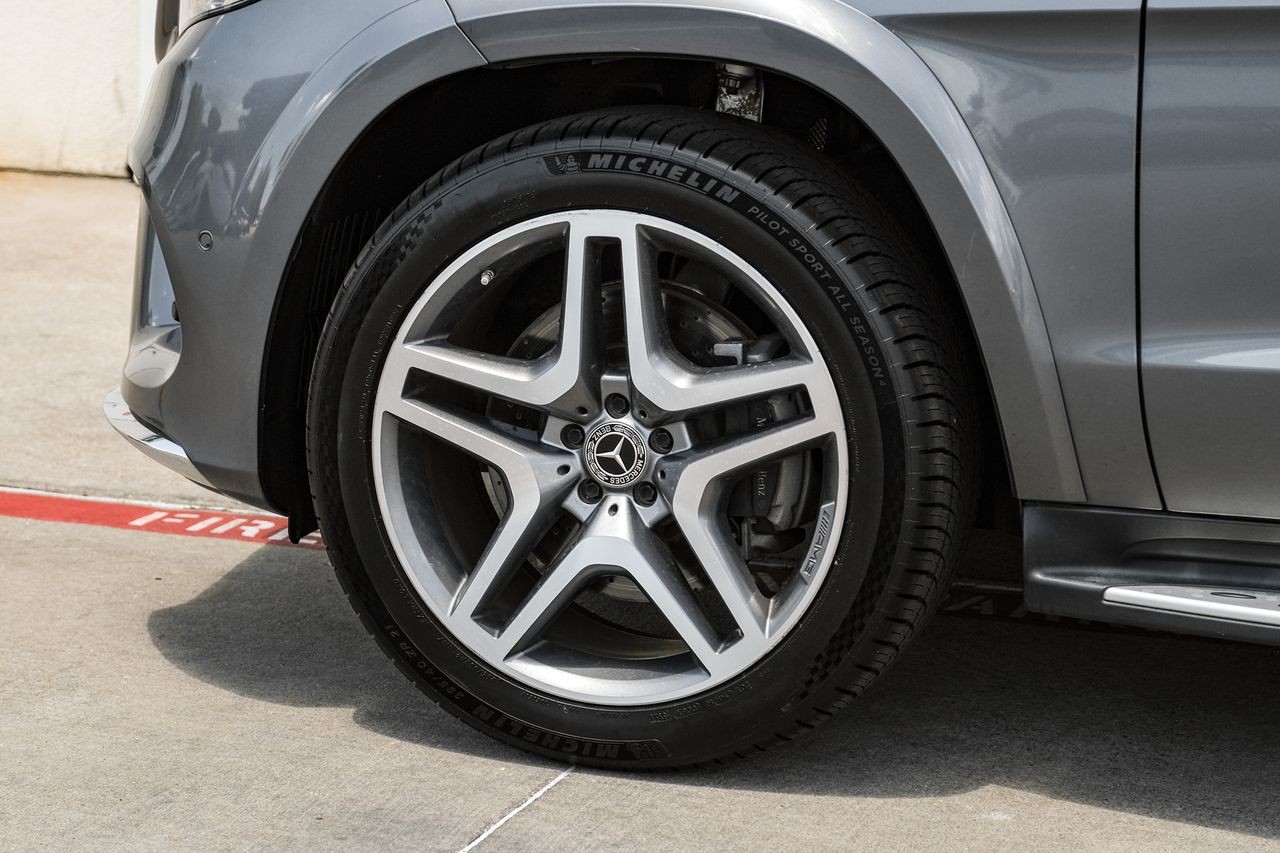 Mercedes-Benz GLS 550 Vehicle Main Gallery Image 53