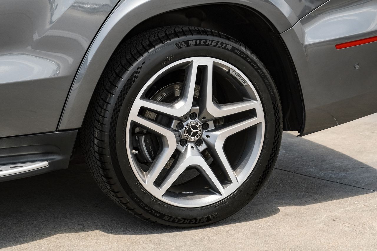 Mercedes-Benz GLS 550 Vehicle Main Gallery Image 54