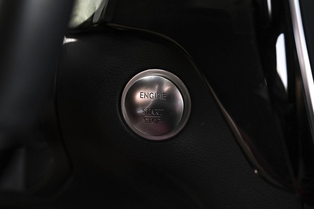 Mercedes-Benz GLS 550 Vehicle Main Gallery Image 20
